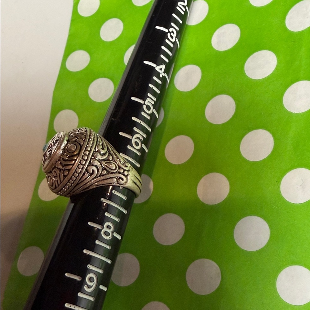 Intricate Silver Tone Ring Interchangeable Magnets - image 1